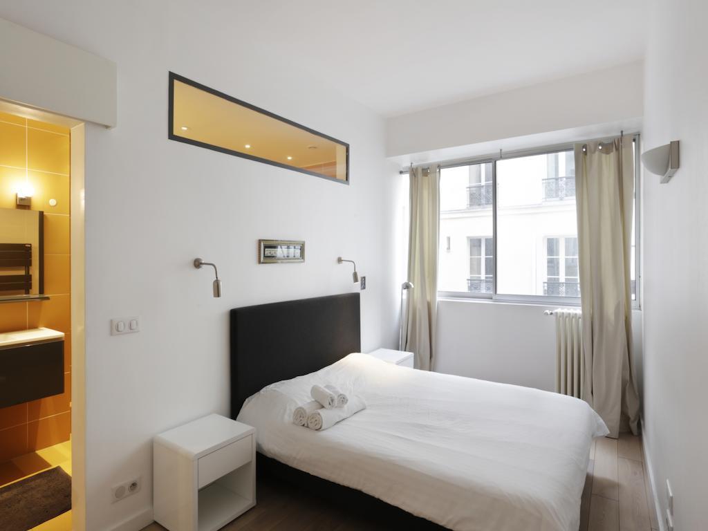 Sleek Apartments Near Saint Germain Paris Room photo